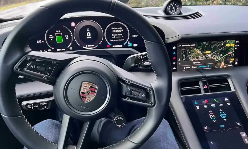 Porsche snelle auto voor in Duitsland